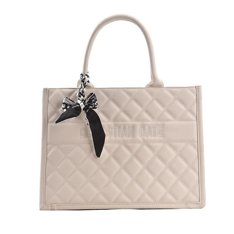 2025 beautiful 2025 new free shipping designer shoulder bag Vintage Plain pretty casual versatile Tote package for woman white
