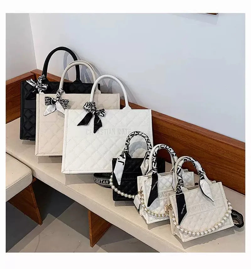 2025 beautiful 2025 new free shipping designer shoulder bag Vintage Plain pretty casual versatile Tote package for woman white
